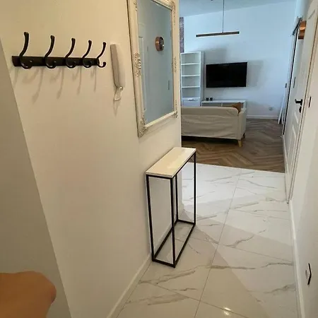 - Rewolucji Apartament