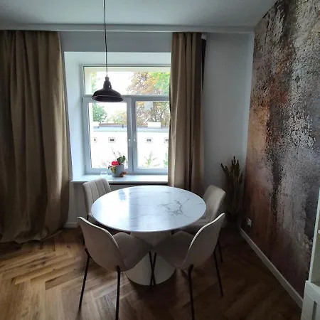 - Rewolucji Apartament